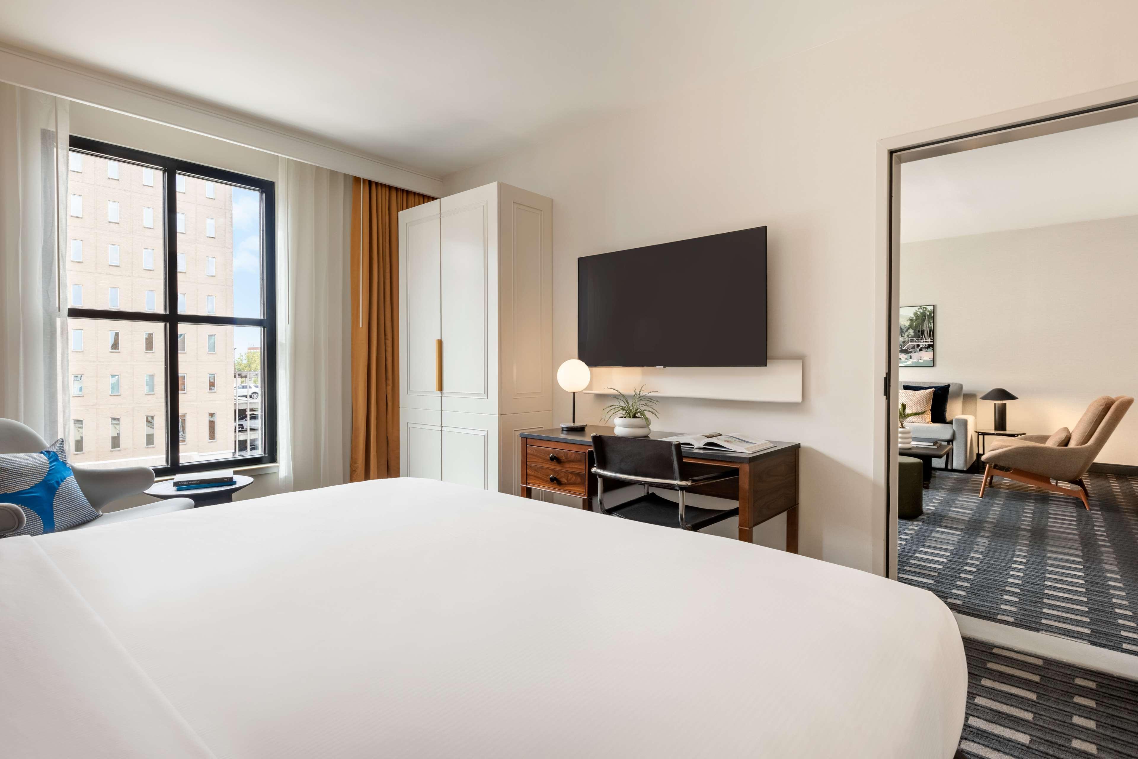 106 Jefferson Huntsville, Curio Collection By Hilton Luaran gambar