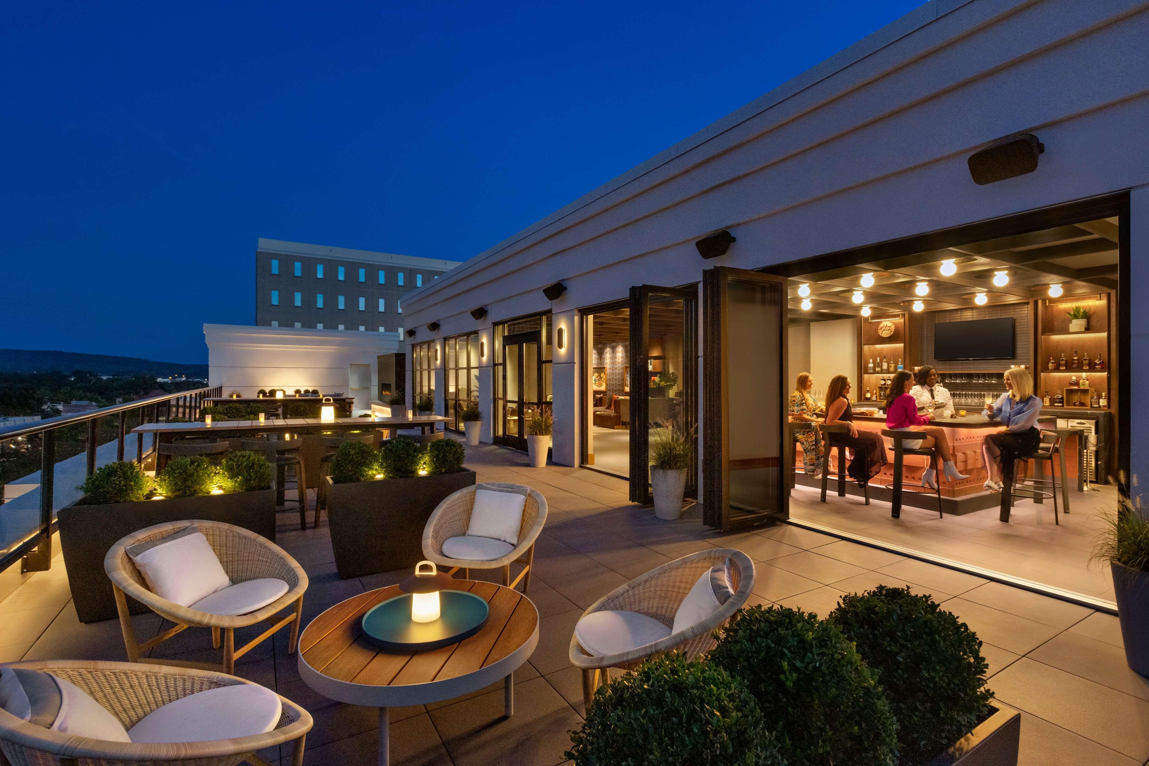 106 Jefferson Huntsville, Curio Collection By Hilton Luaran gambar