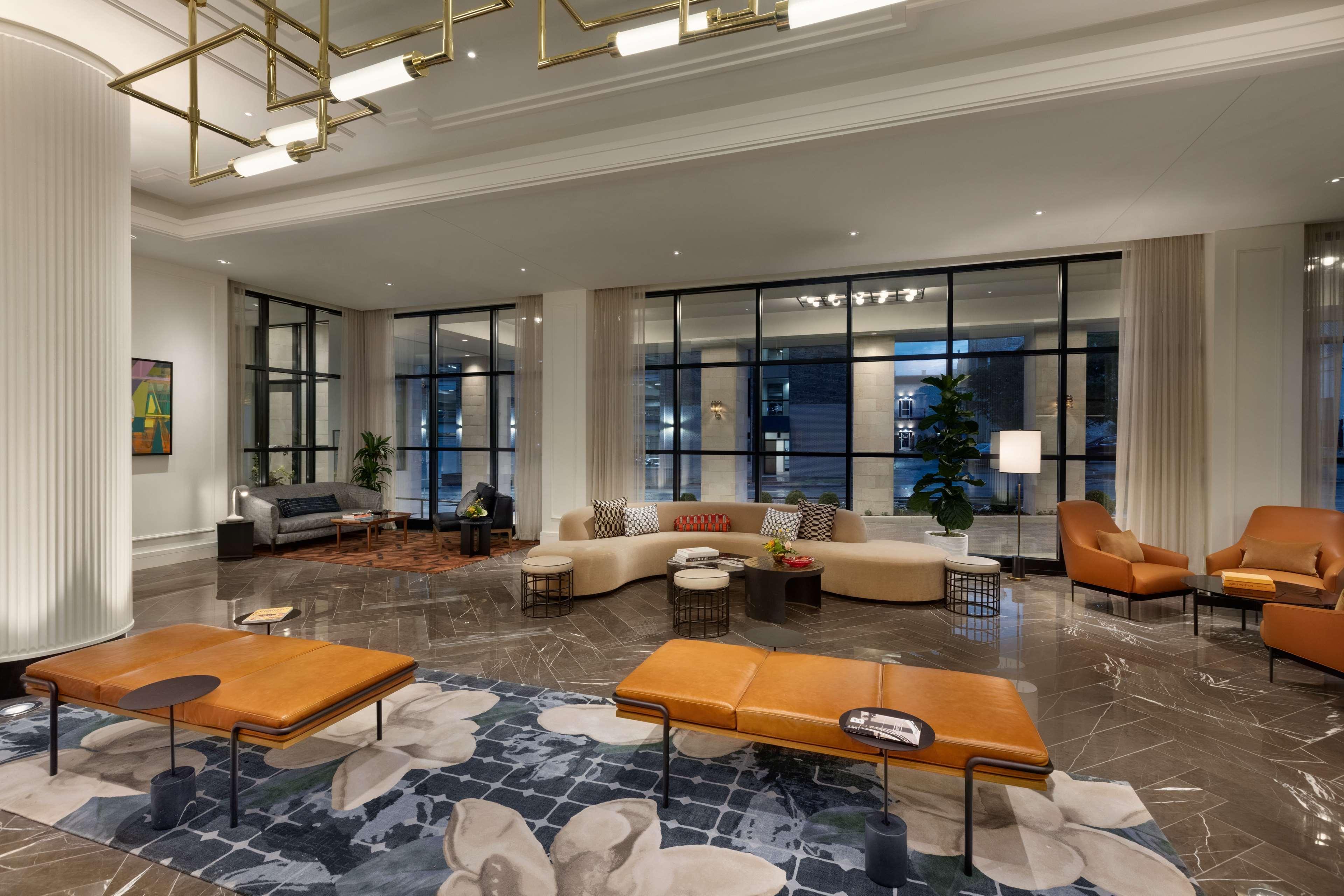 106 Jefferson Huntsville, Curio Collection By Hilton Luaran gambar