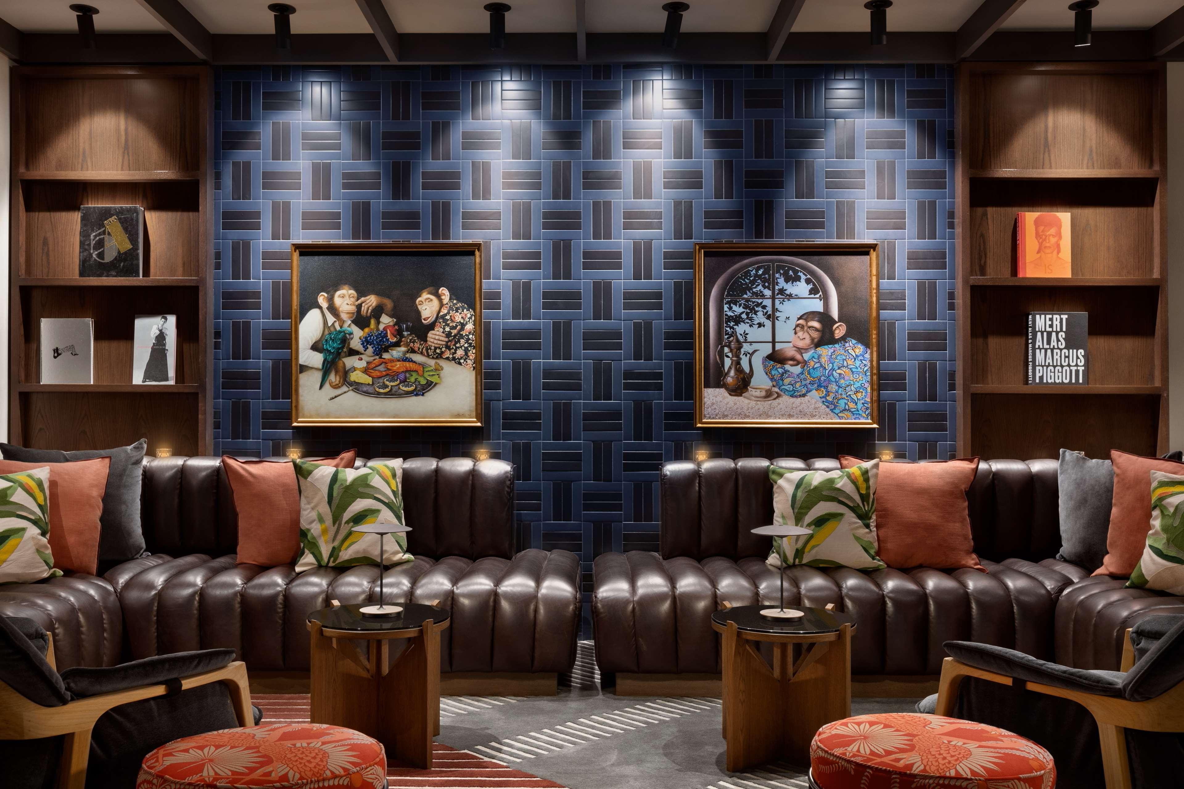 106 Jefferson Huntsville, Curio Collection By Hilton Luaran gambar