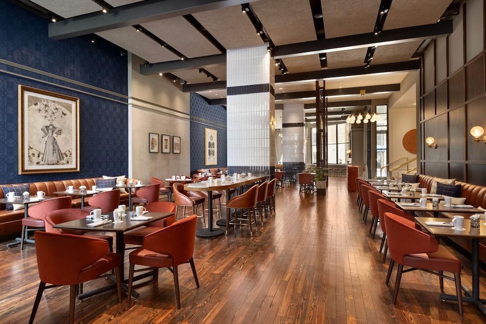 106 Jefferson Huntsville, Curio Collection By Hilton Luaran gambar
