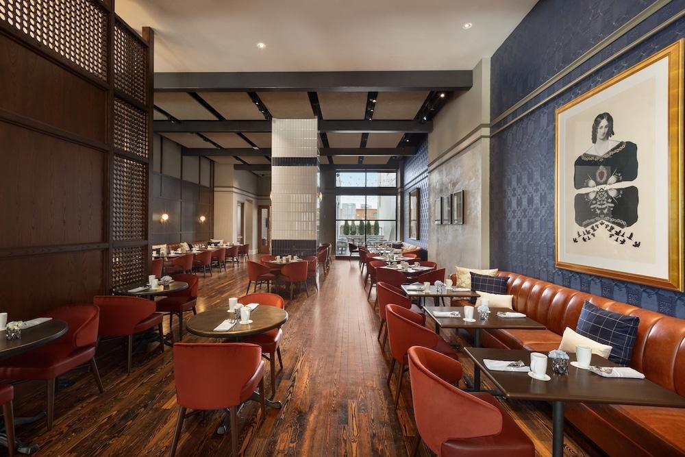 106 Jefferson Huntsville, Curio Collection By Hilton Luaran gambar
