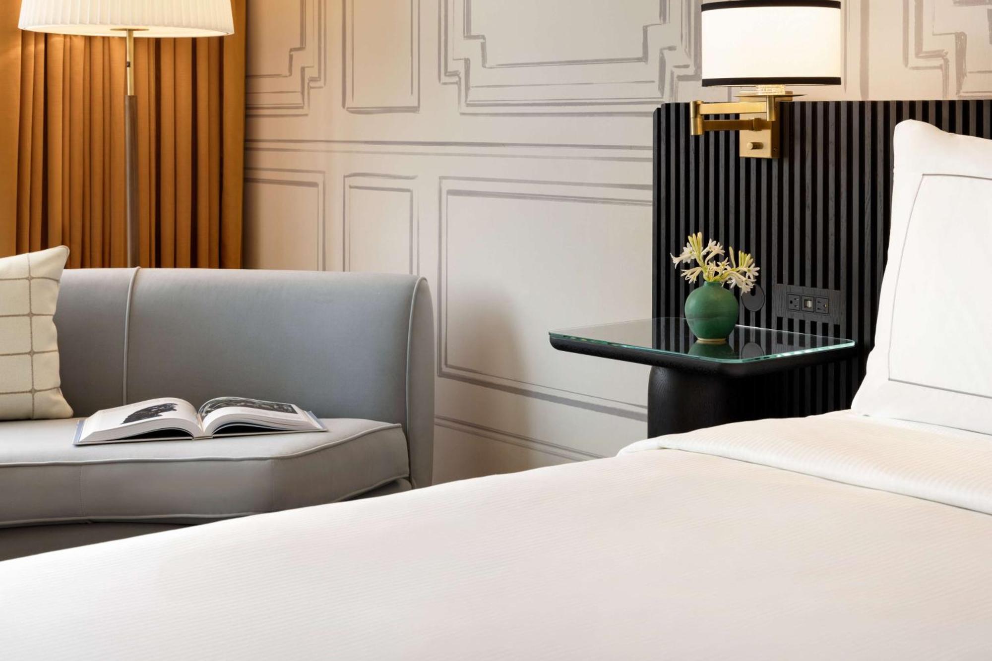 106 Jefferson Huntsville, Curio Collection By Hilton Luaran gambar