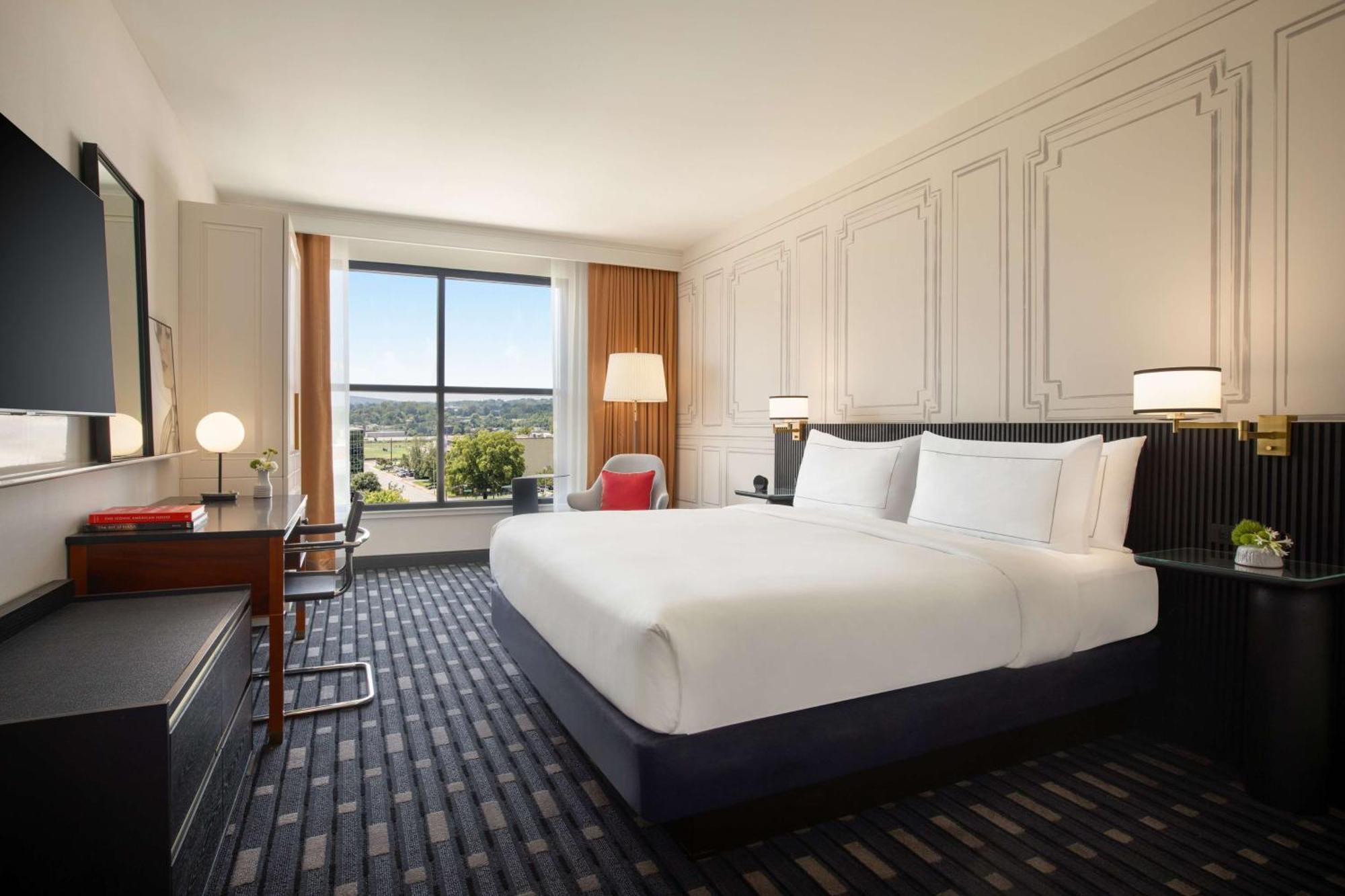 106 Jefferson Huntsville, Curio Collection By Hilton Luaran gambar