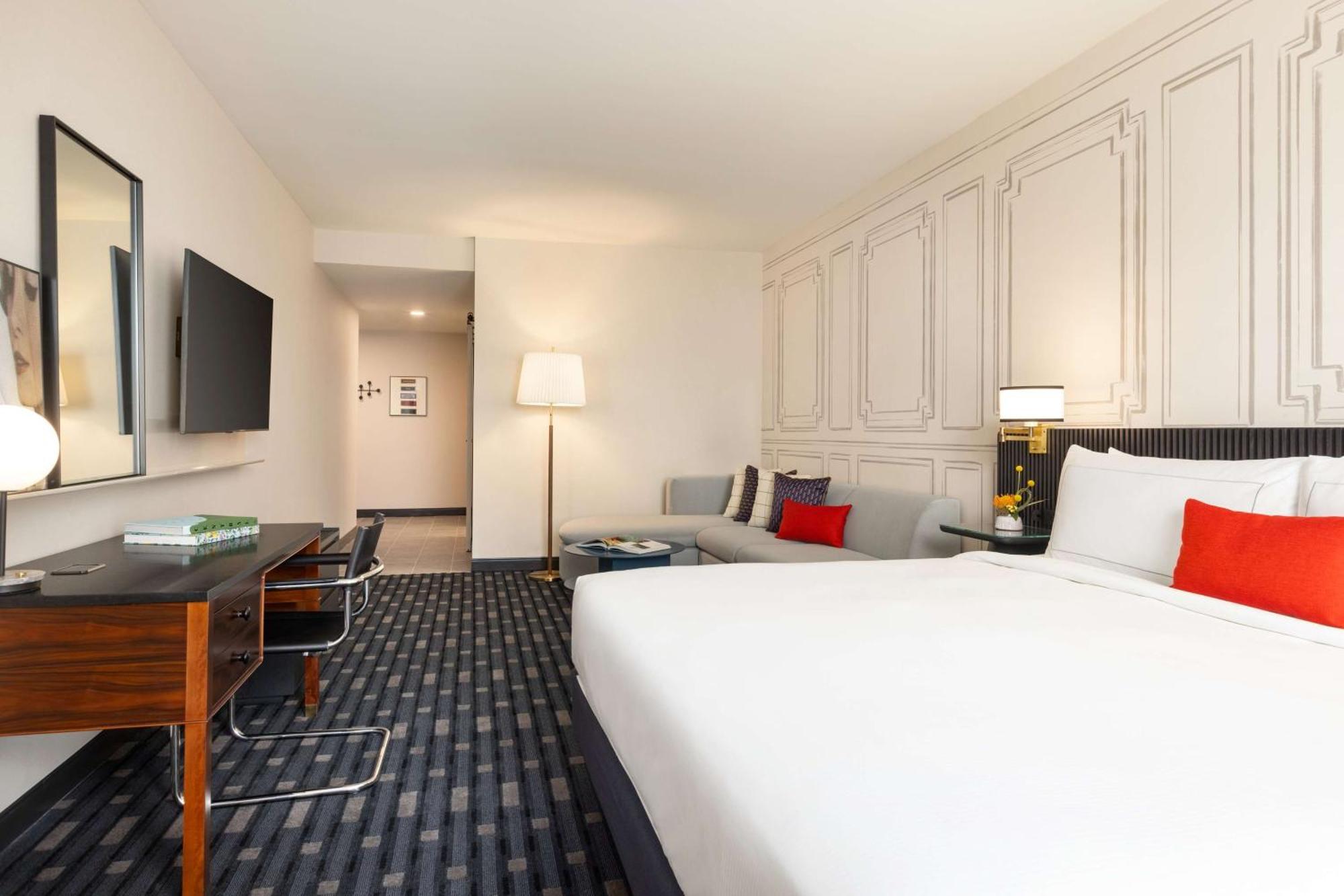 106 Jefferson Huntsville, Curio Collection By Hilton Luaran gambar