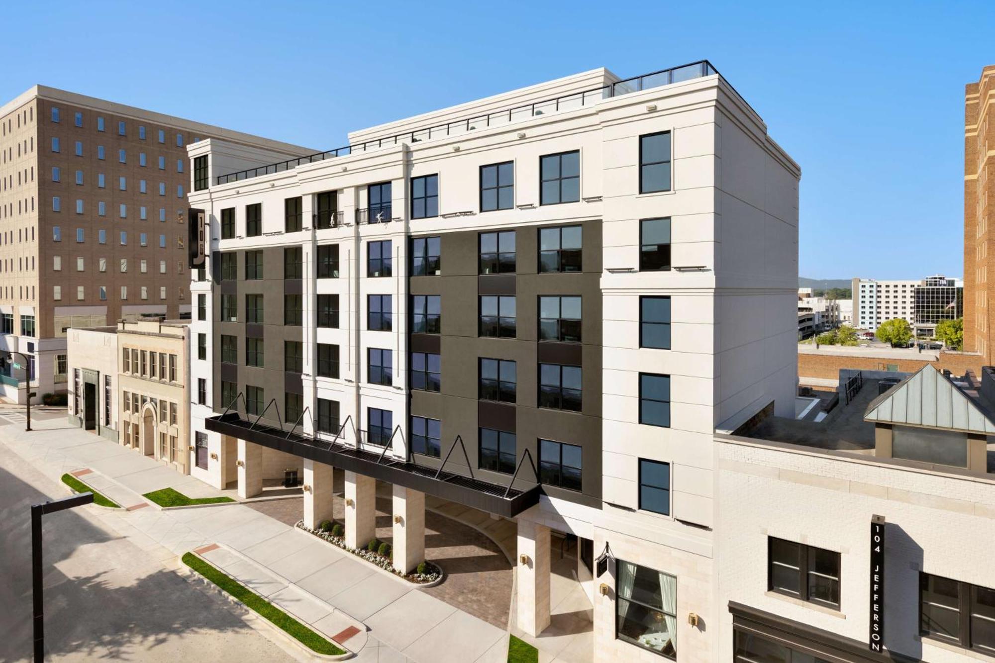 106 Jefferson Huntsville, Curio Collection By Hilton Luaran gambar
