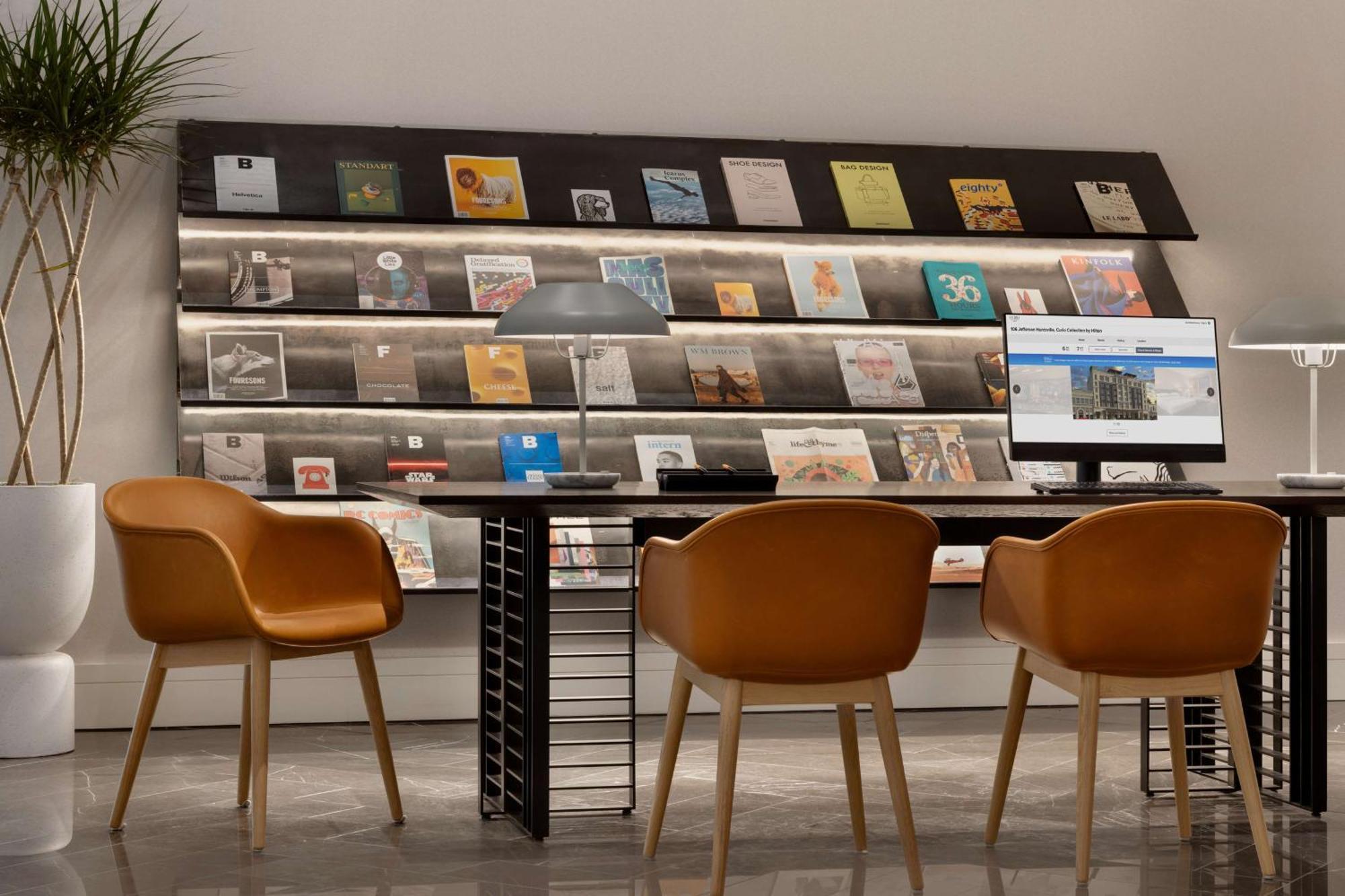 106 Jefferson Huntsville, Curio Collection By Hilton Luaran gambar