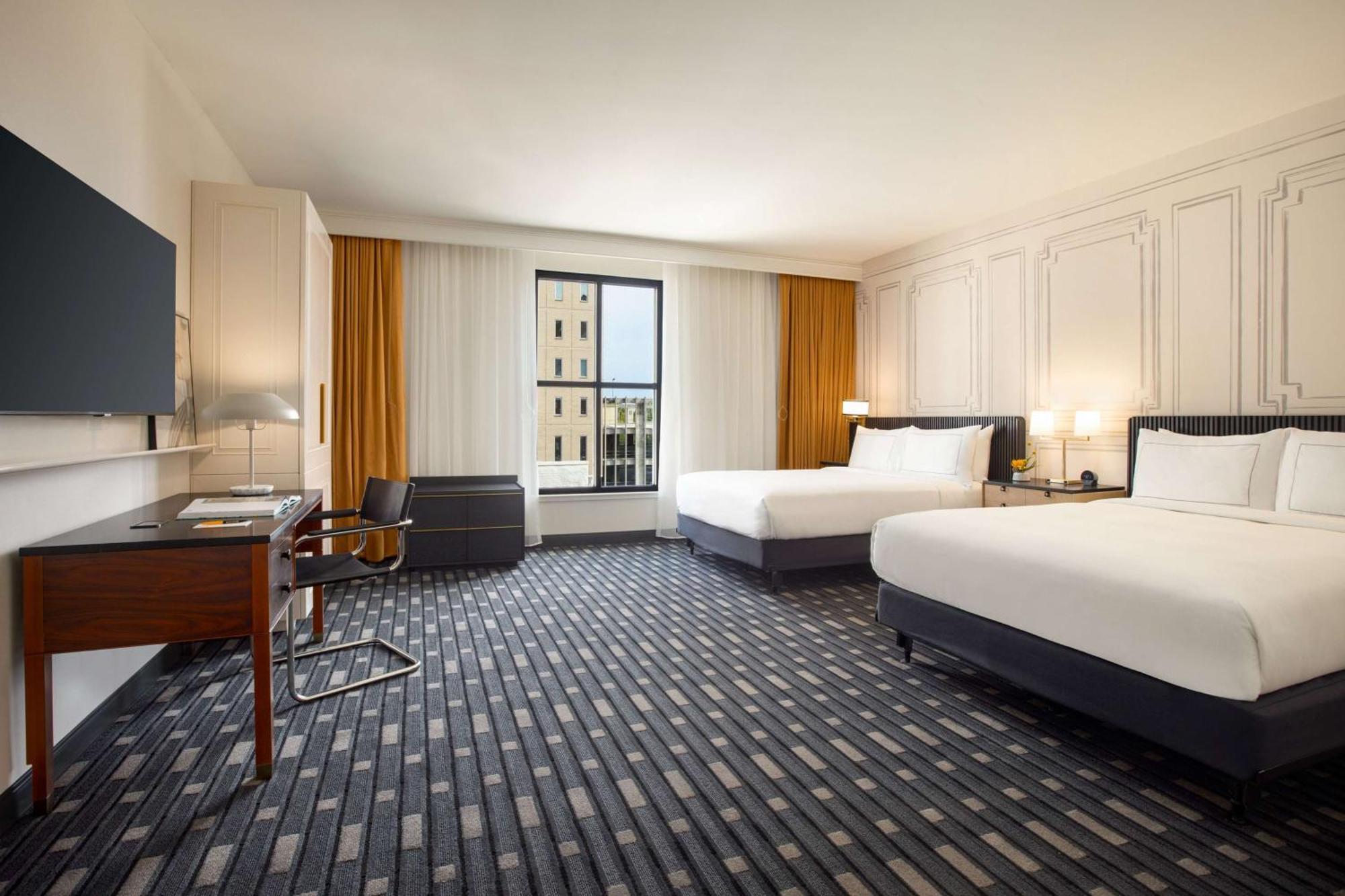 106 Jefferson Huntsville, Curio Collection By Hilton Luaran gambar