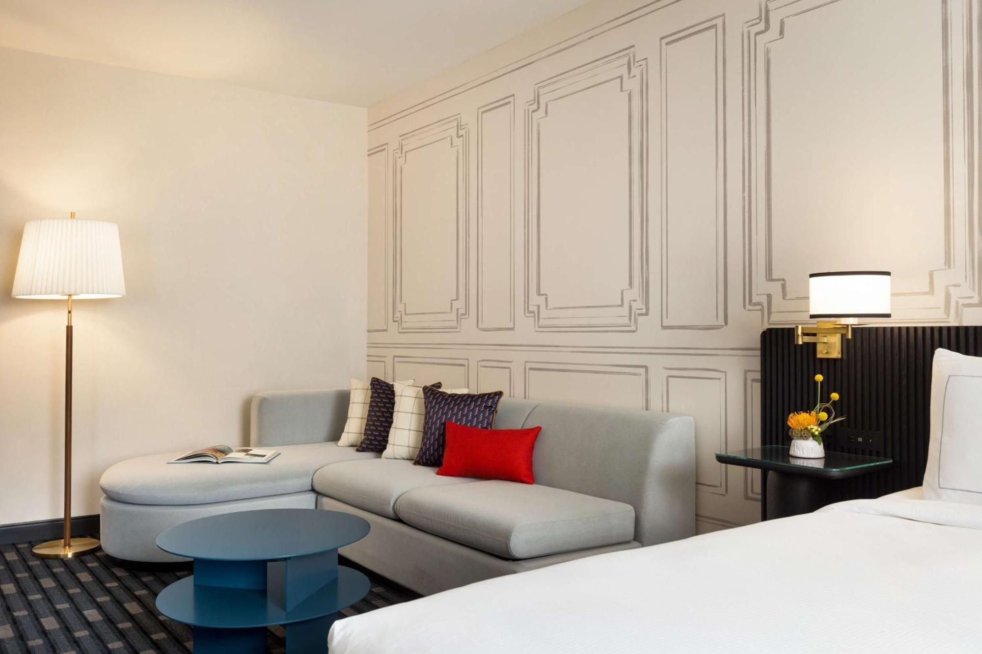 106 Jefferson Huntsville, Curio Collection By Hilton Luaran gambar